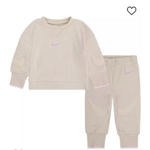 NEW Nike Baby 2 Piece Set Girls - 12 Months